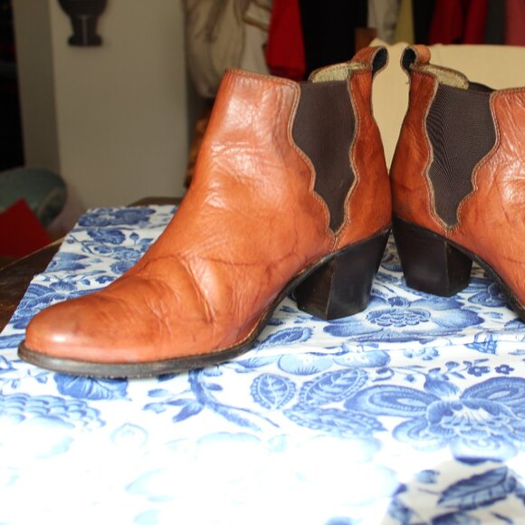 Frye Western Booties Size 9.5 Women's Leather British Tan Stacked Heel EUC Cute! - Picture 3 of 16
